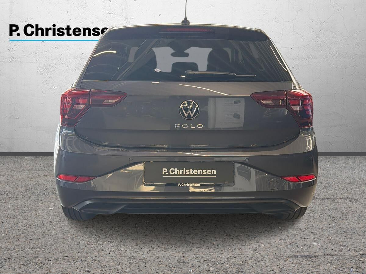 Grå VW Polo fra 2023