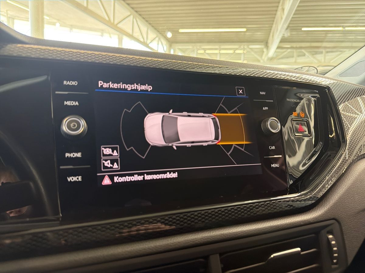 Grå VW Polo fra 2023