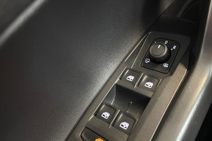 Grå VW Polo fra 2023