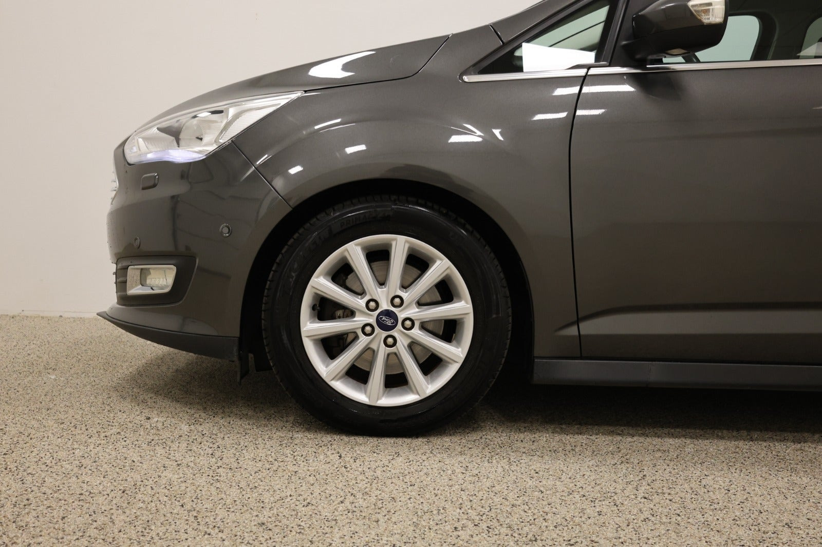 Grå Ford C-MAX fra 2018