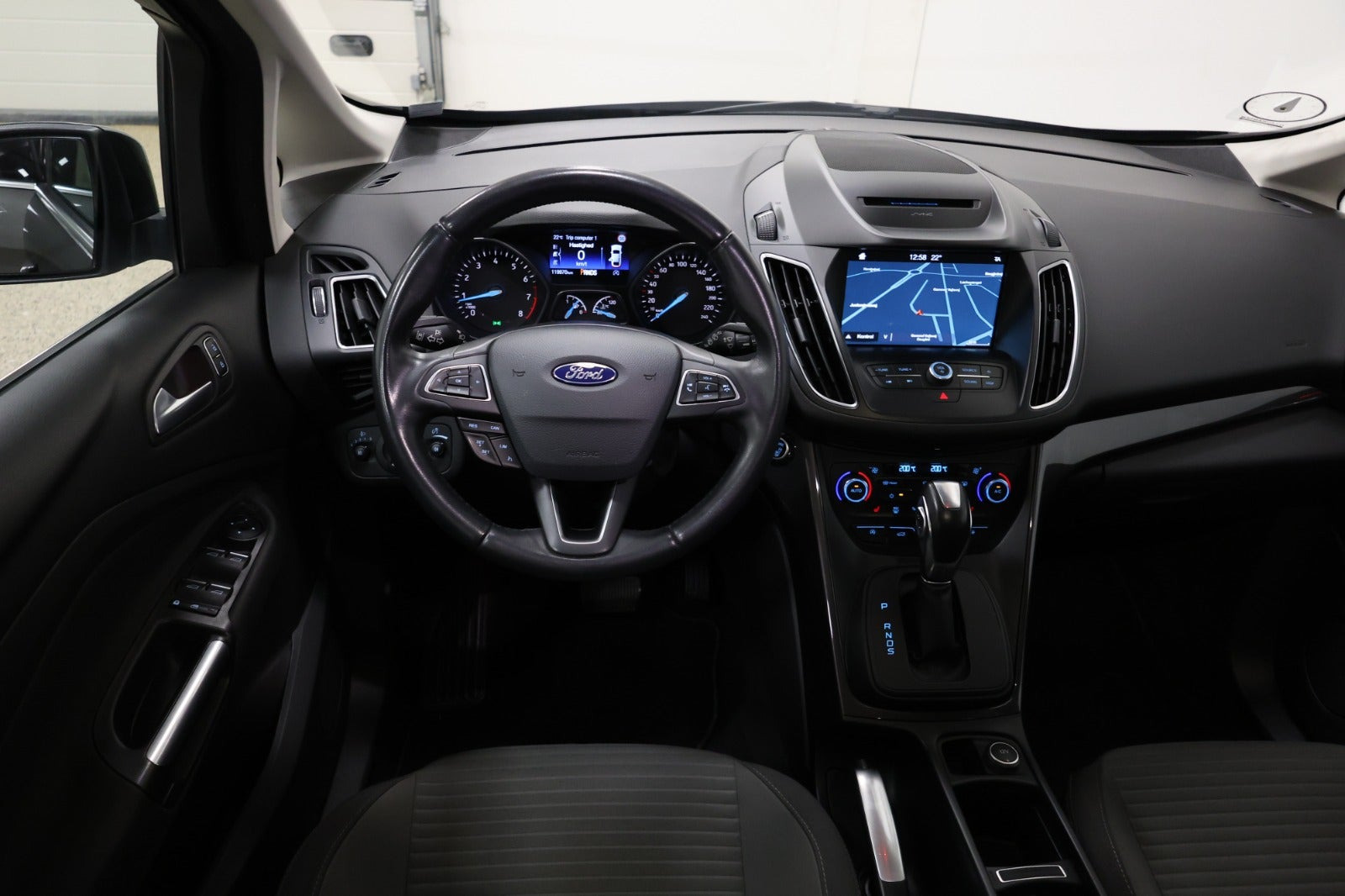 Grå Ford C-MAX fra 2018
