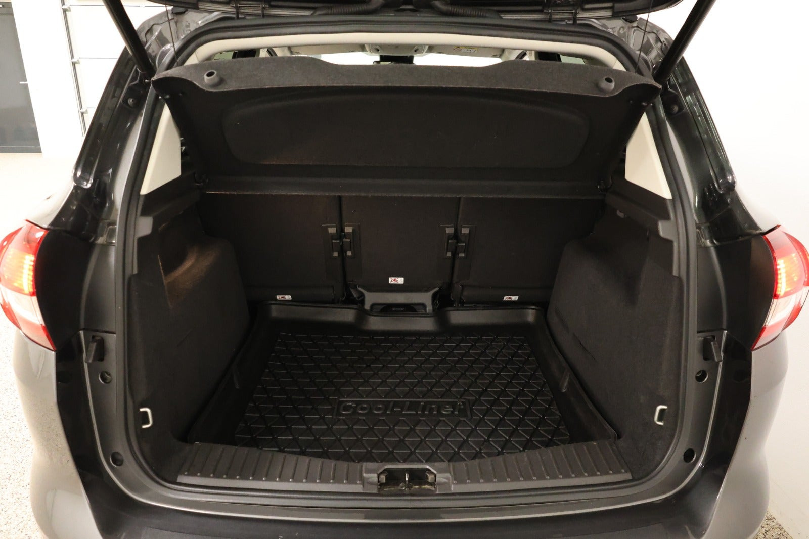 Grå Ford C-MAX fra 2018