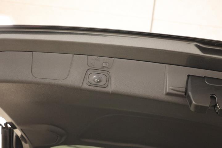 Grå Ford C-MAX fra 2018