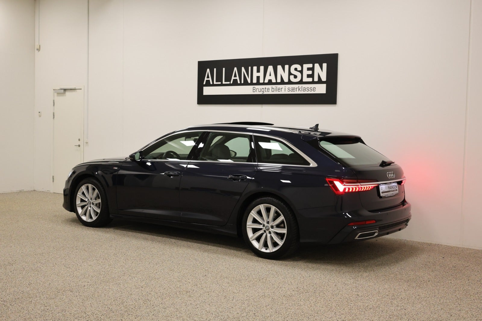Blå Audi A6 fra 2019