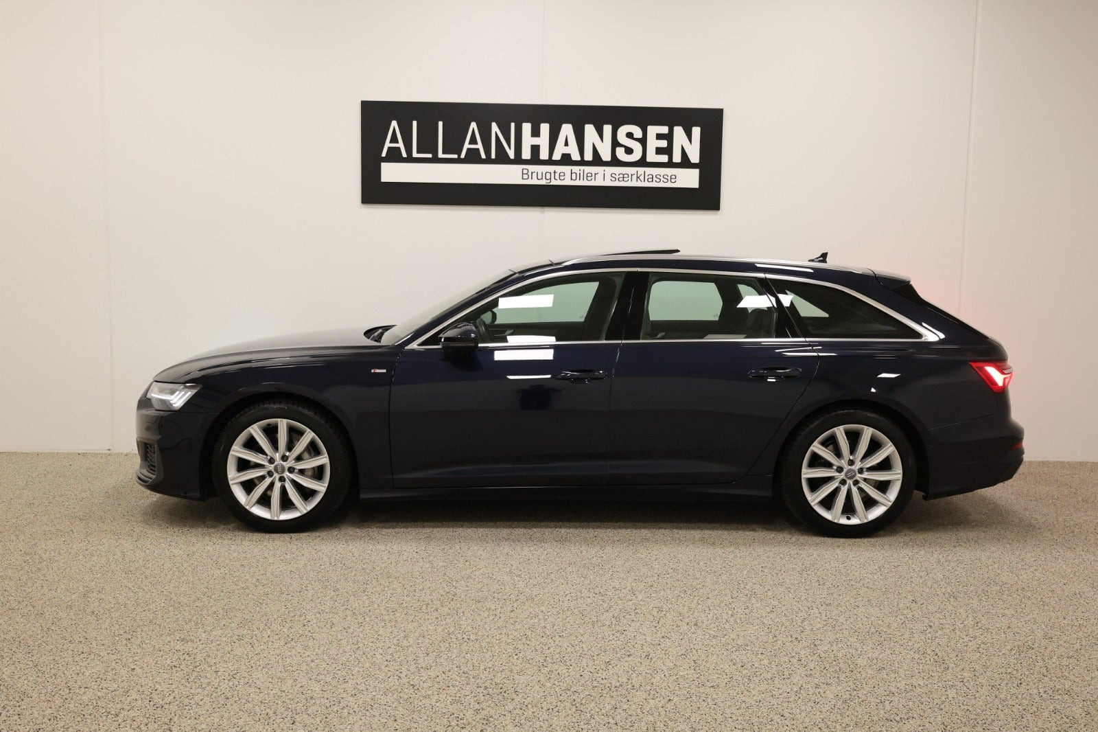 Blå Audi A6 fra 2019