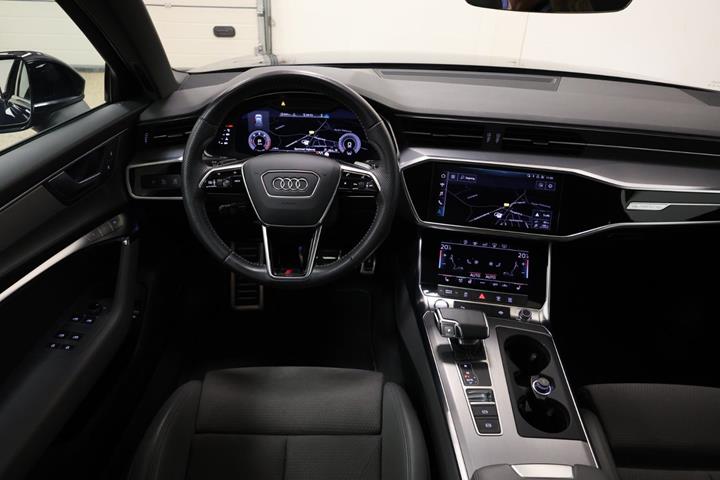 Blå Audi A6 fra 2019