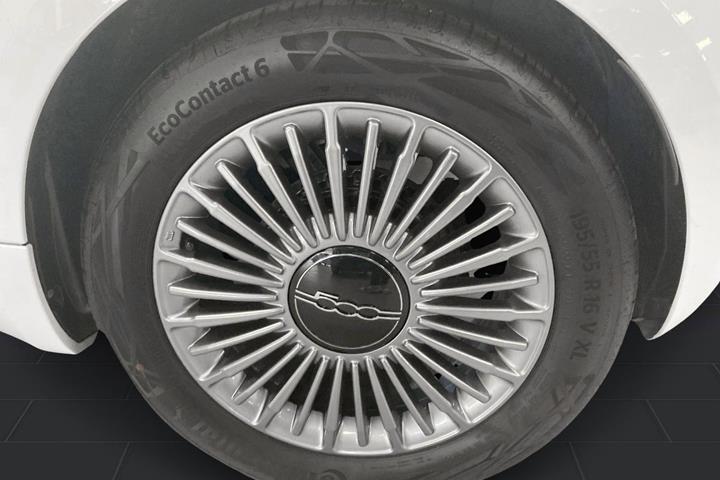 Hvid Fiat 500e fra 2023