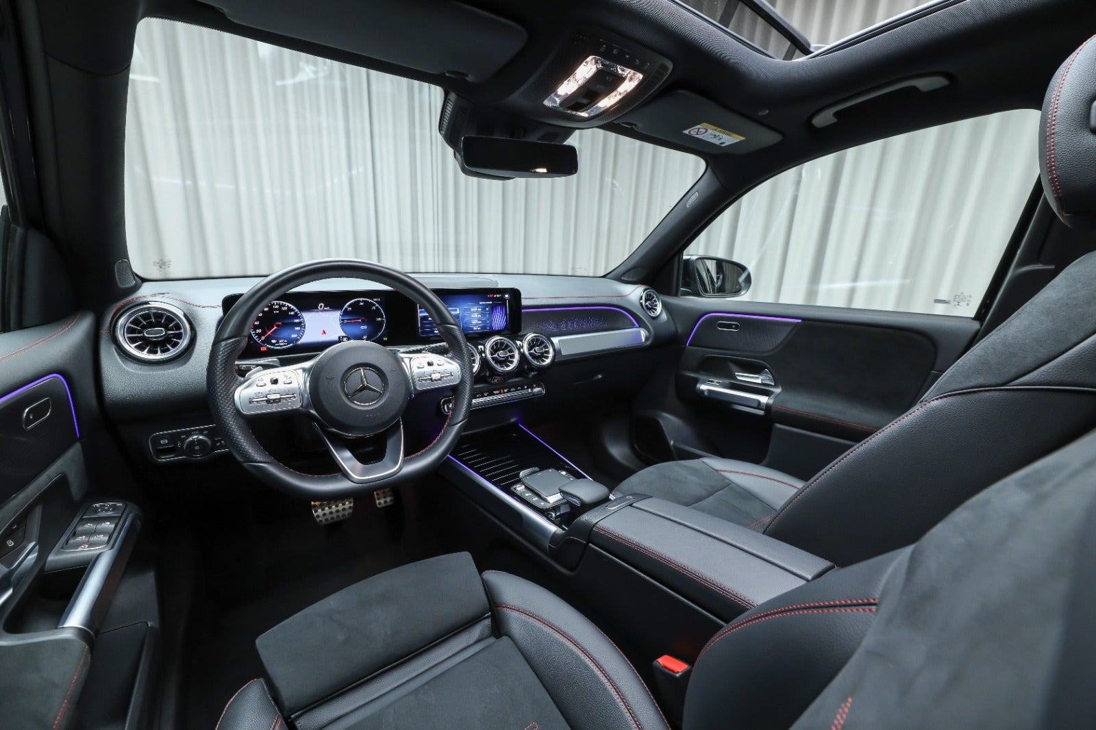 Sort Mercedes EQB350 fra 2023