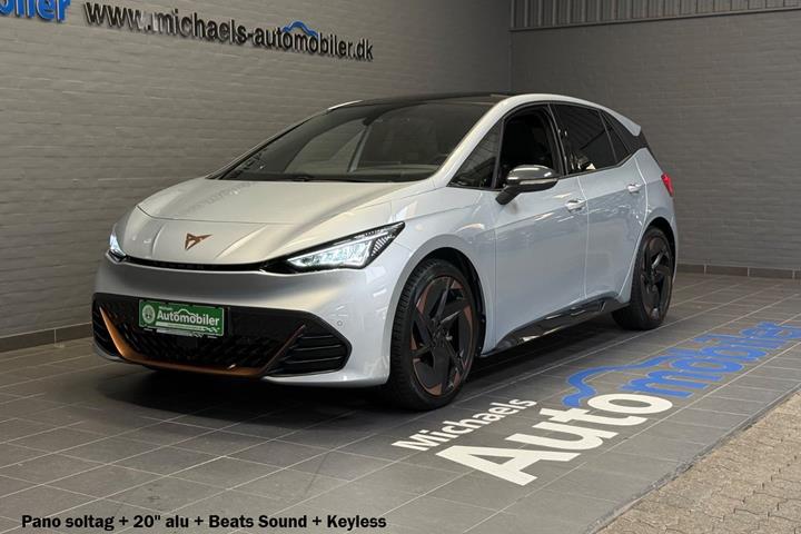 Sølv Cupra Born fra 2024 set udefra