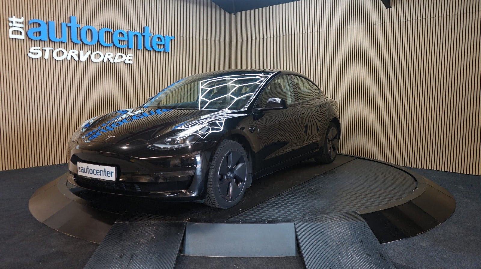 Sort Tesla Model 3 fra 2022