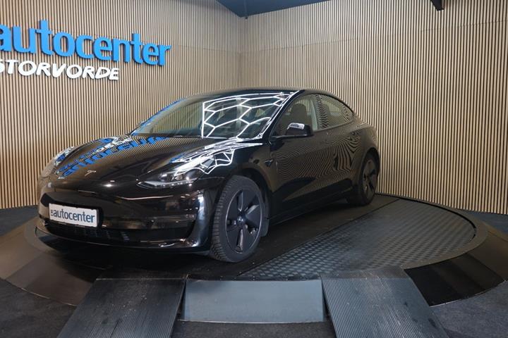 Sort Tesla Model 3 fra 2022
