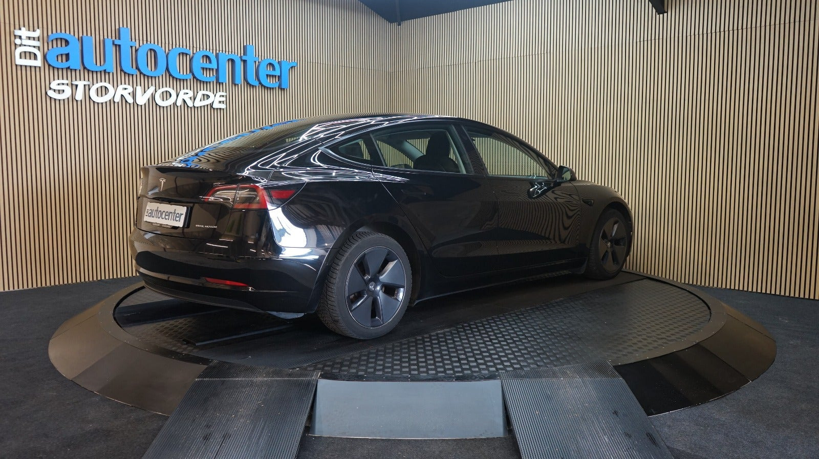 Sort Tesla Model 3 fra 2022