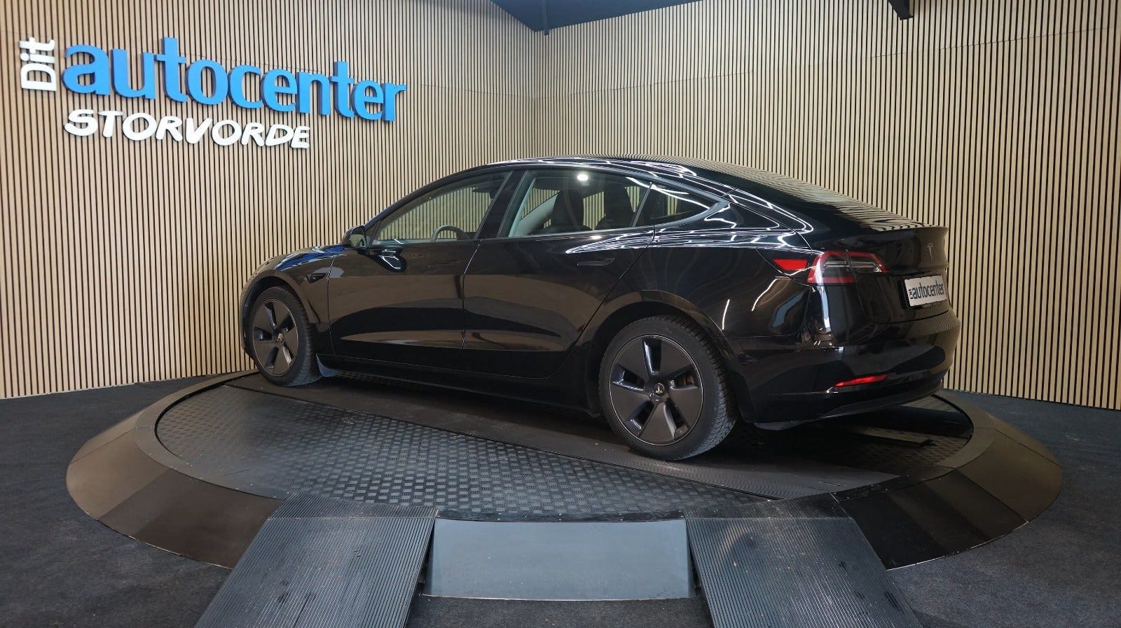 Sort Tesla Model 3 fra 2022
