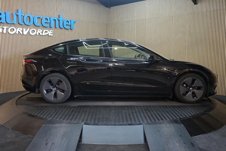 Sort Tesla Model 3 fra 2022