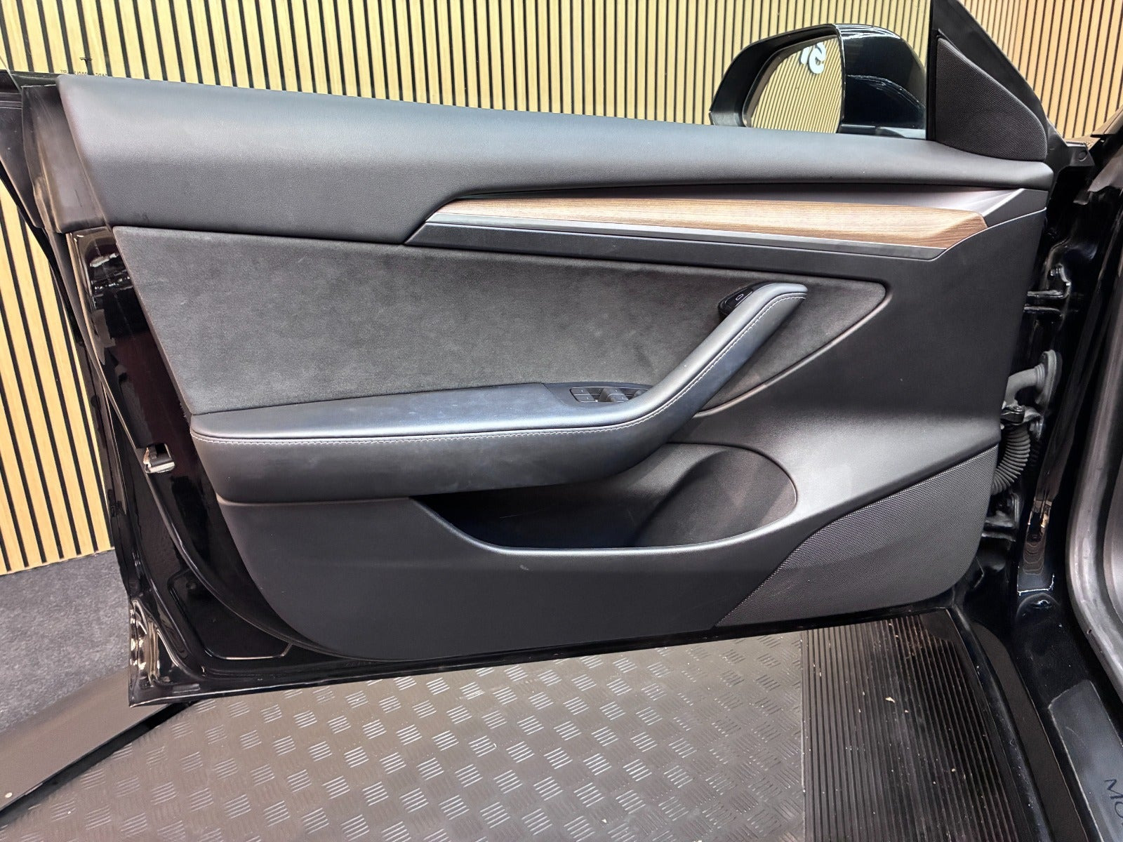 Sort Tesla Model 3 fra 2022