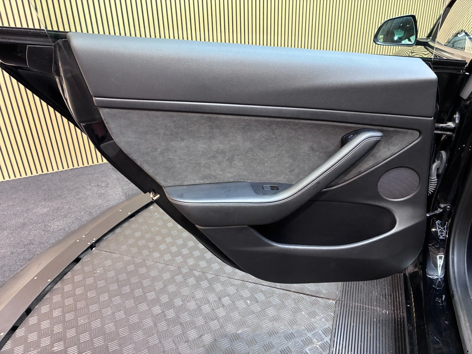 Sort Tesla Model 3 fra 2022