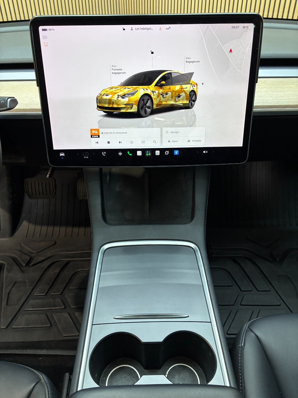 Sort Tesla Model 3 fra 2022