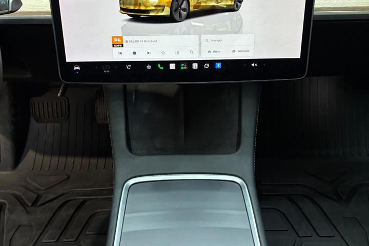 Sort Tesla Model 3 fra 2022