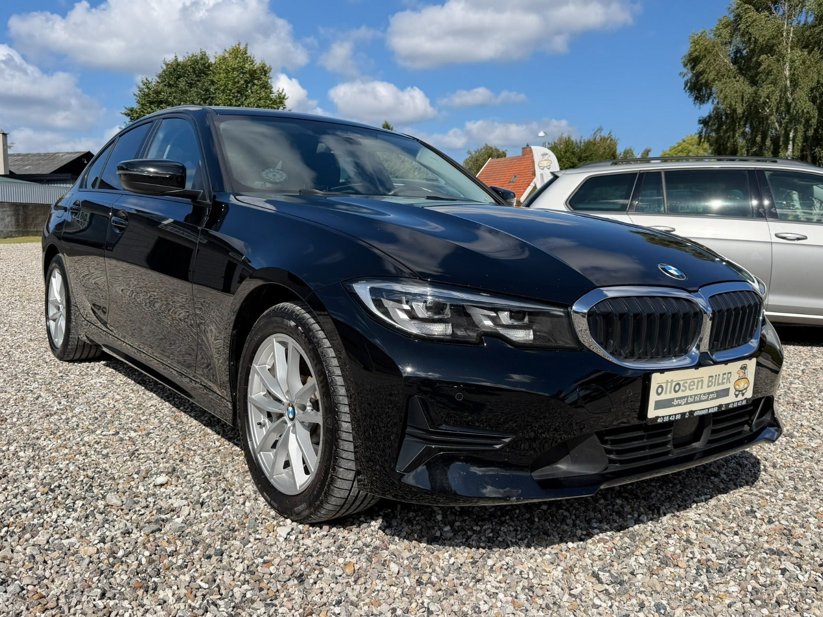 Sort BMW 330e fra 2020