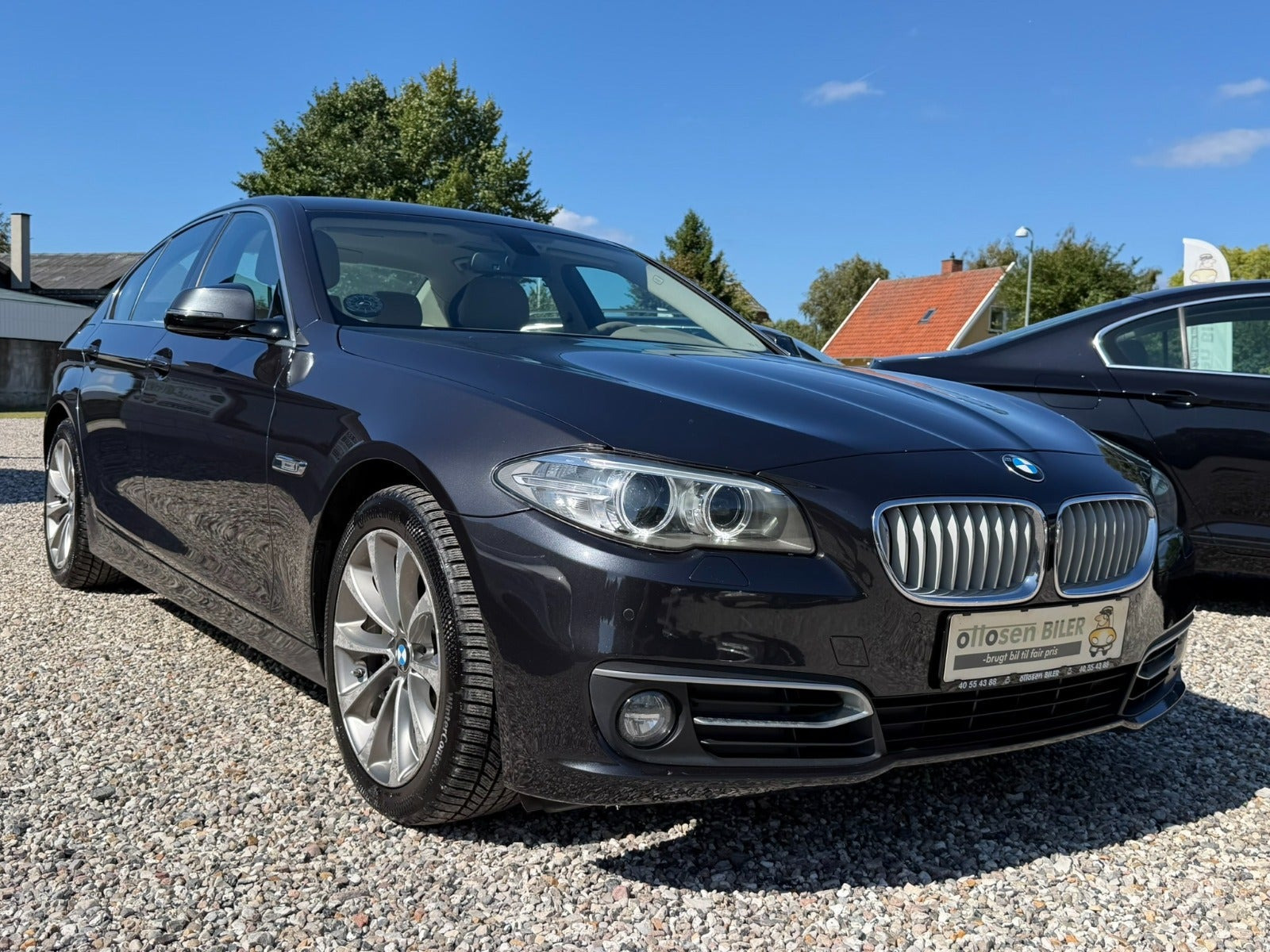 Grå BMW 530d fra 2014