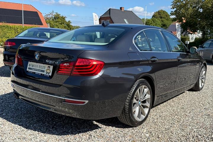 Grå BMW 530d fra 2014