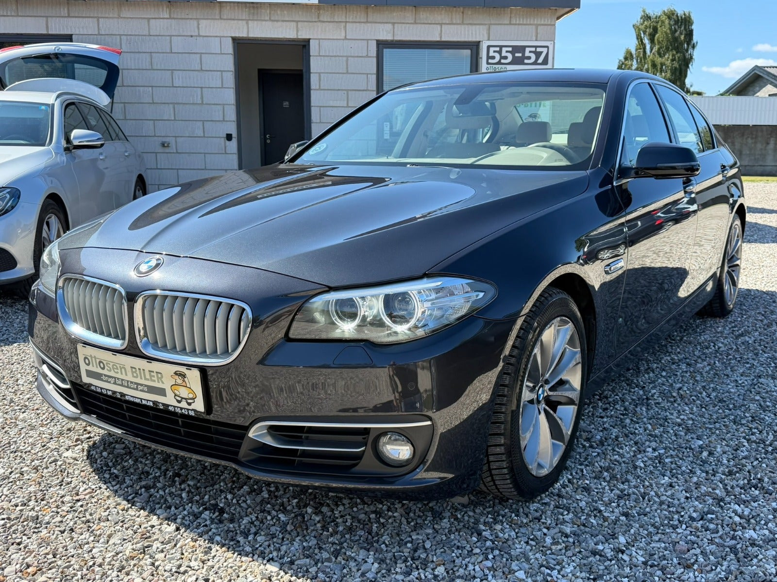 Grå BMW 530d fra 2014