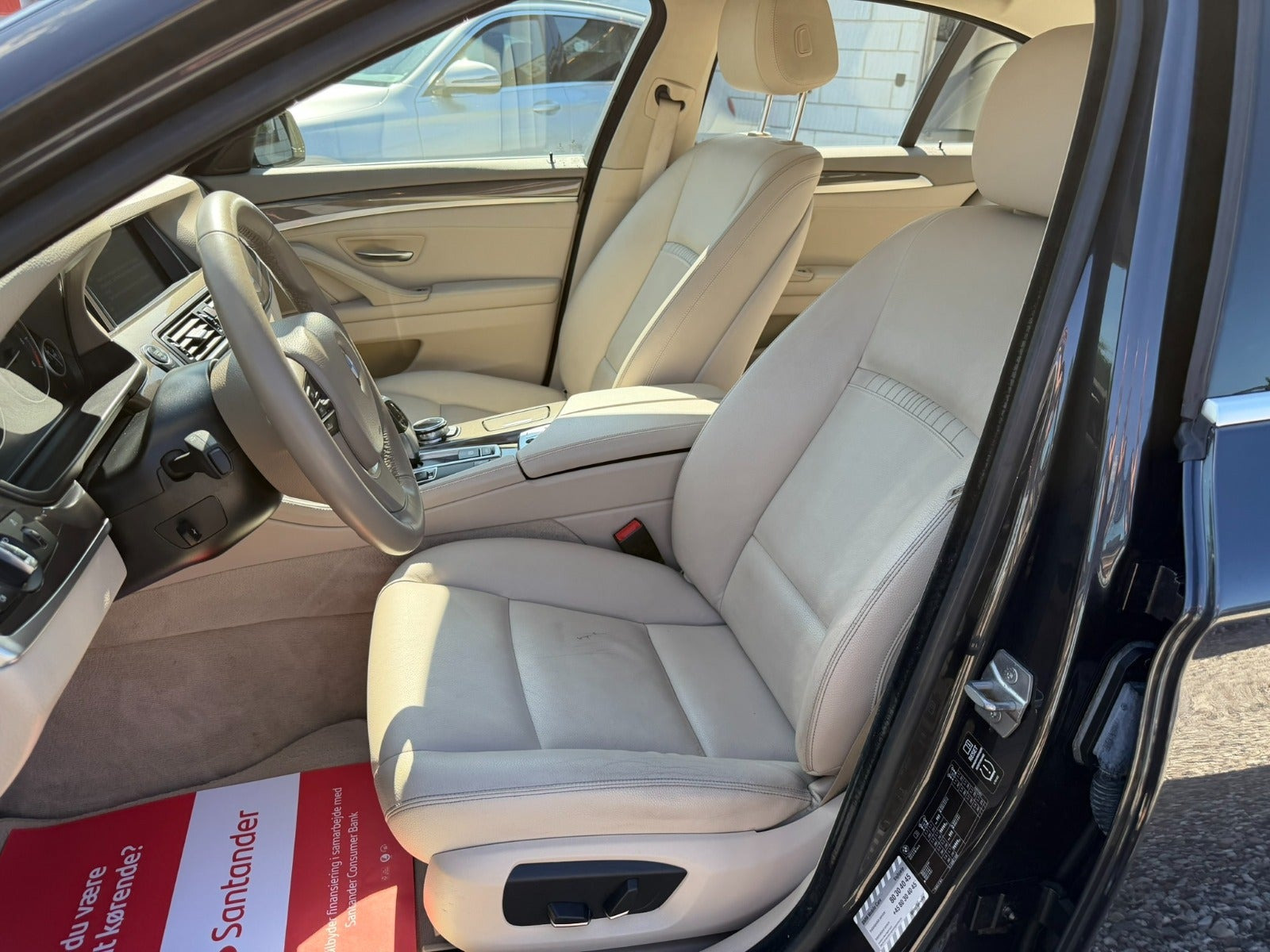 Grå BMW 530d fra 2014