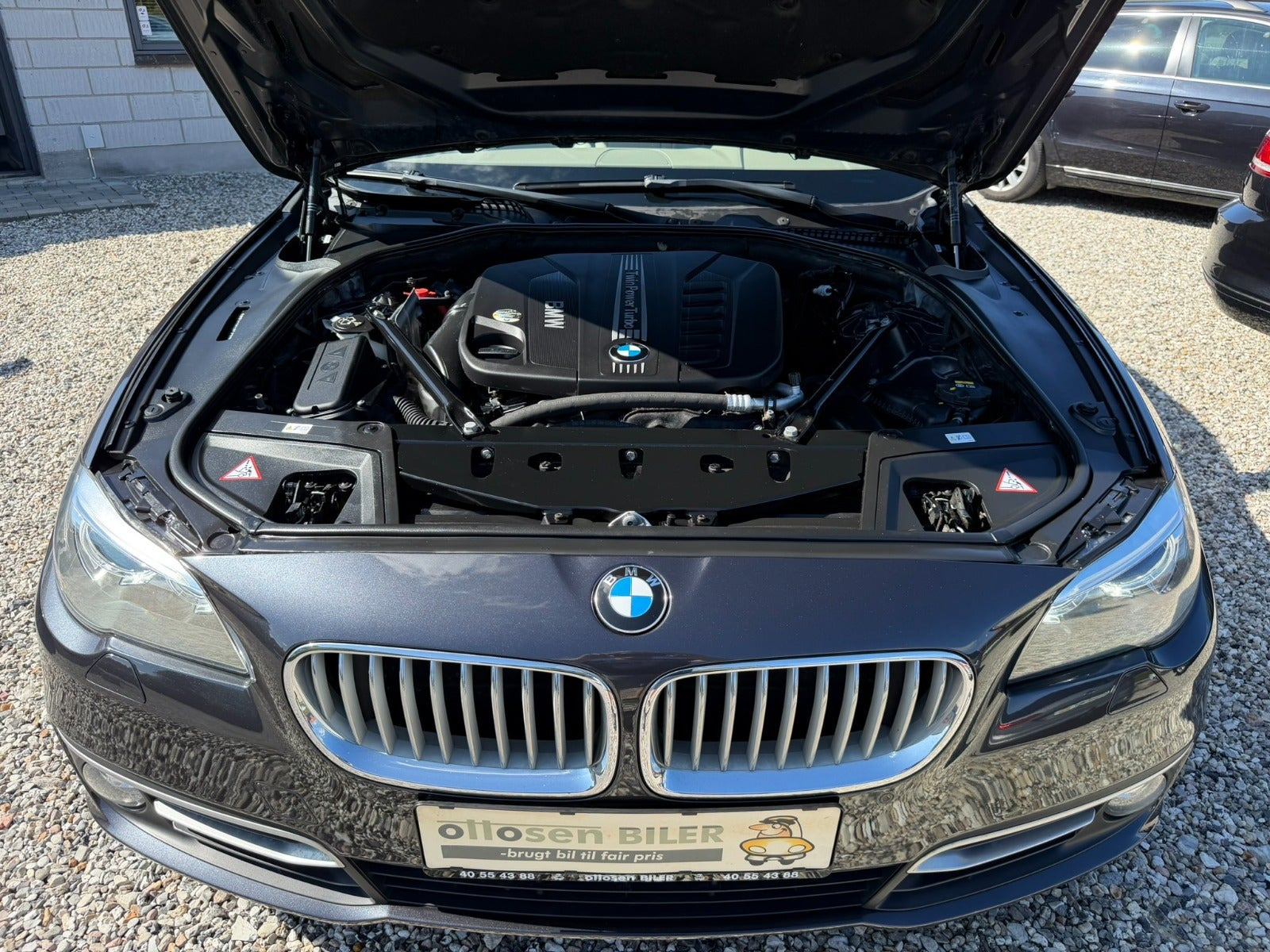 Grå BMW 530d fra 2014