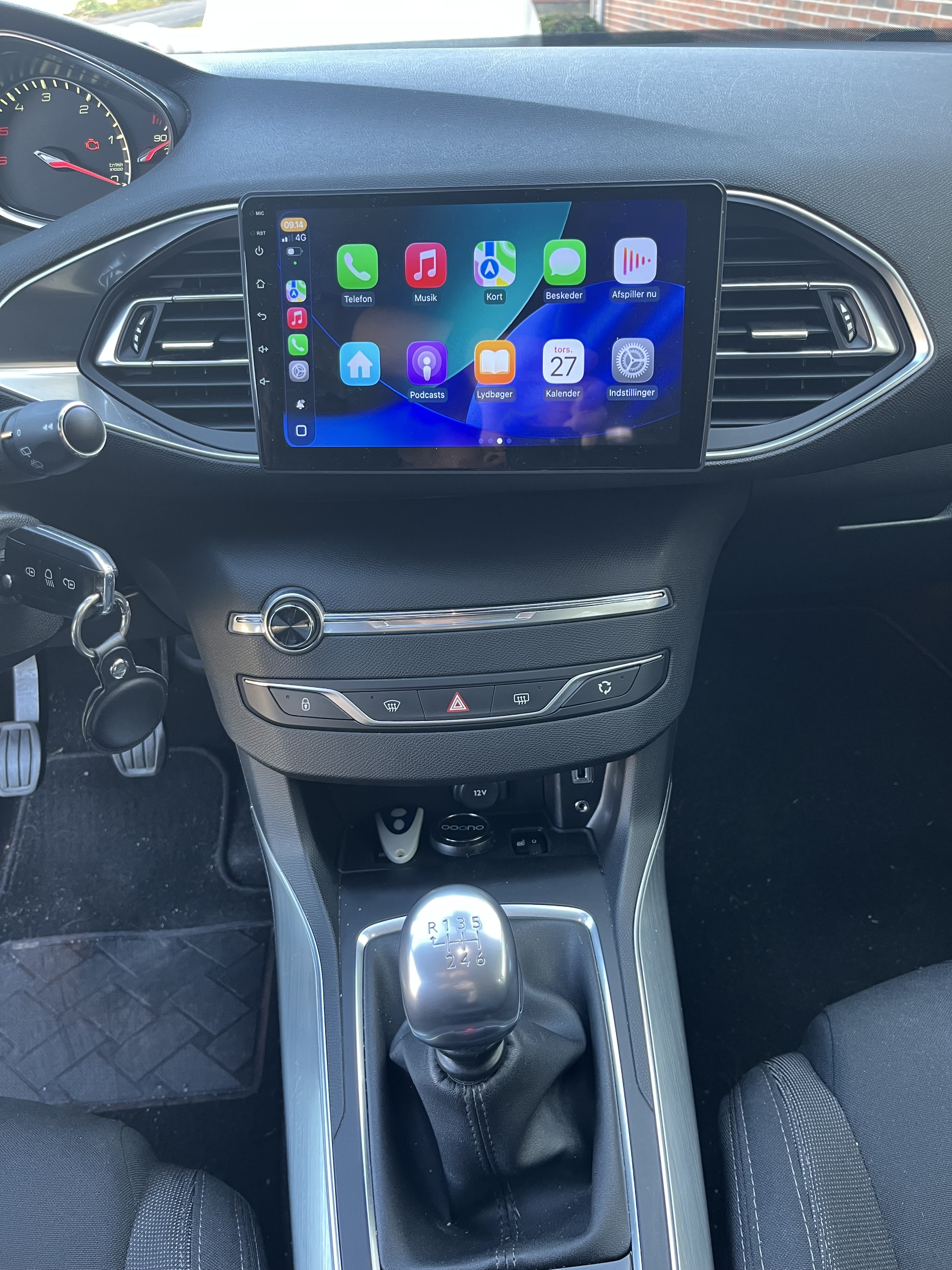 Grå Peugeot 308 fra 2016