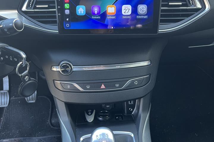 Grå Peugeot 308 fra 2016