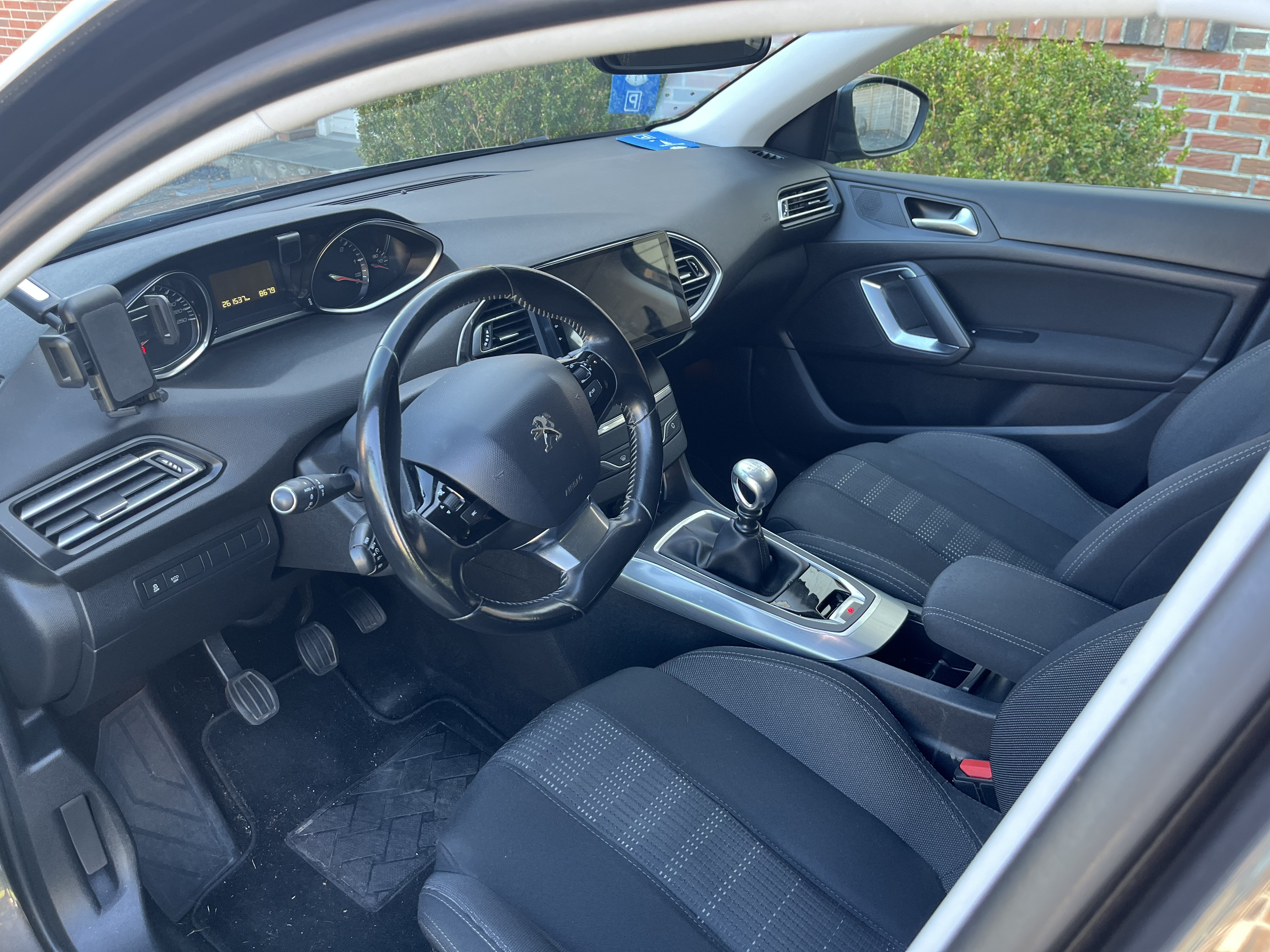 Grå Peugeot 308 fra 2016