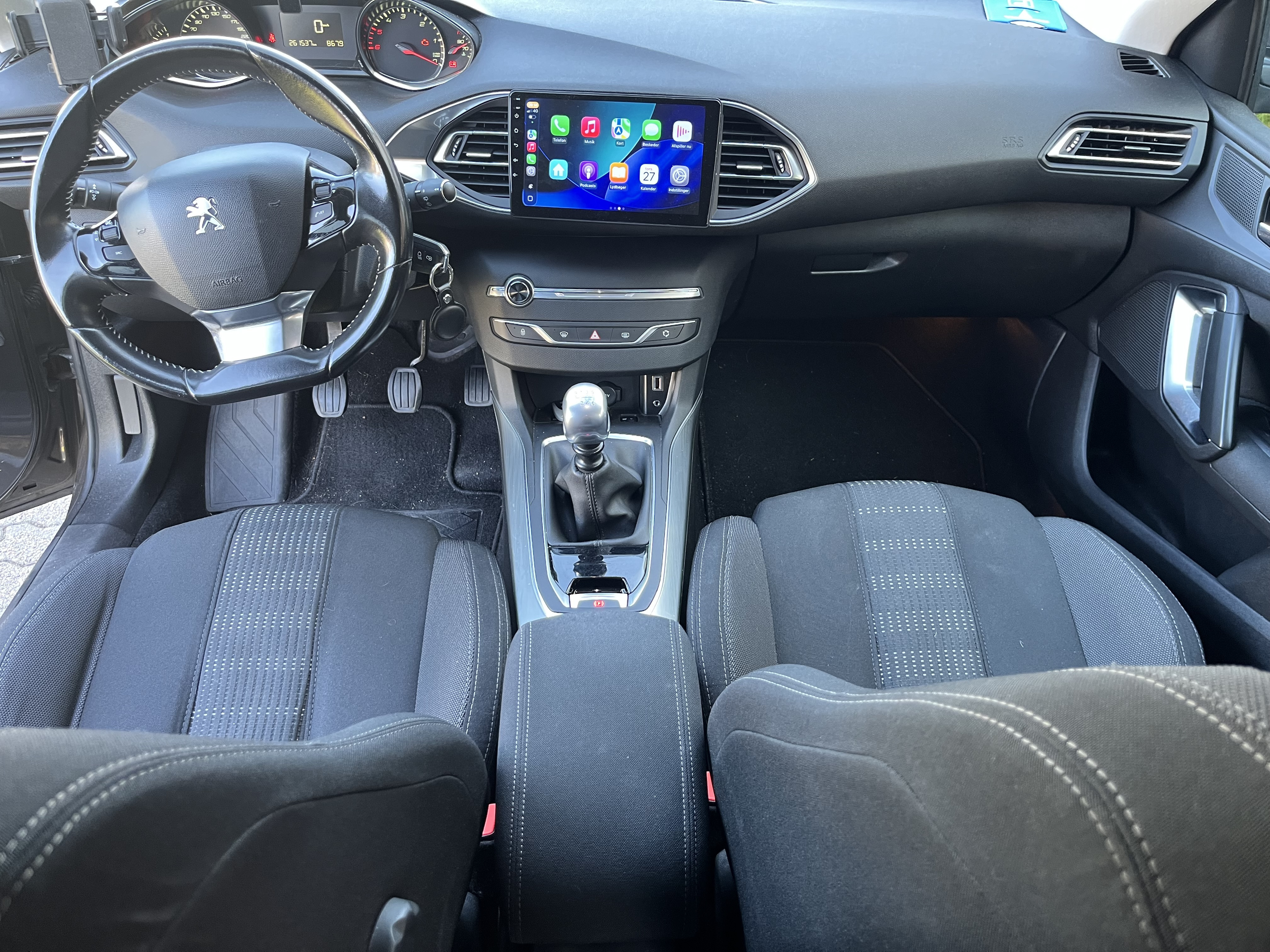 Grå Peugeot 308 fra 2016
