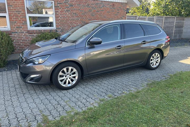 Grå Peugeot 308 fra 2016