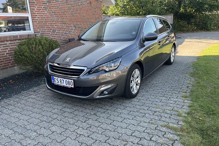 Grå Peugeot 308 fra 2016