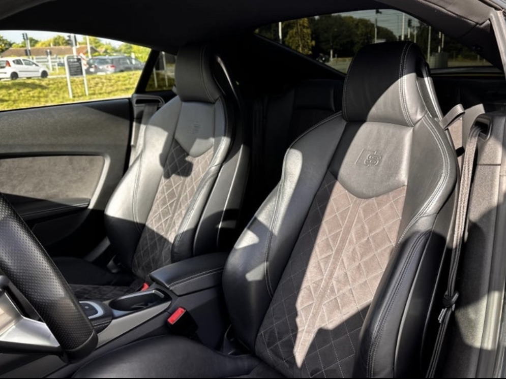 Grå Audi TT fra 2015