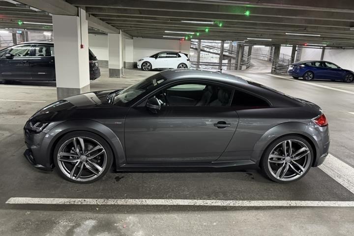 Grå Audi TT fra 2015