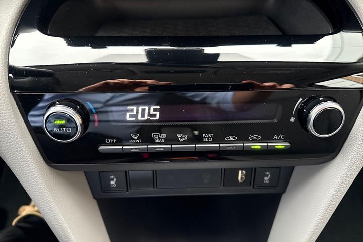 Hvid Toyota Yaris Cross fra 2022