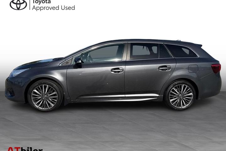 Grå Toyota Avensis fra 2017