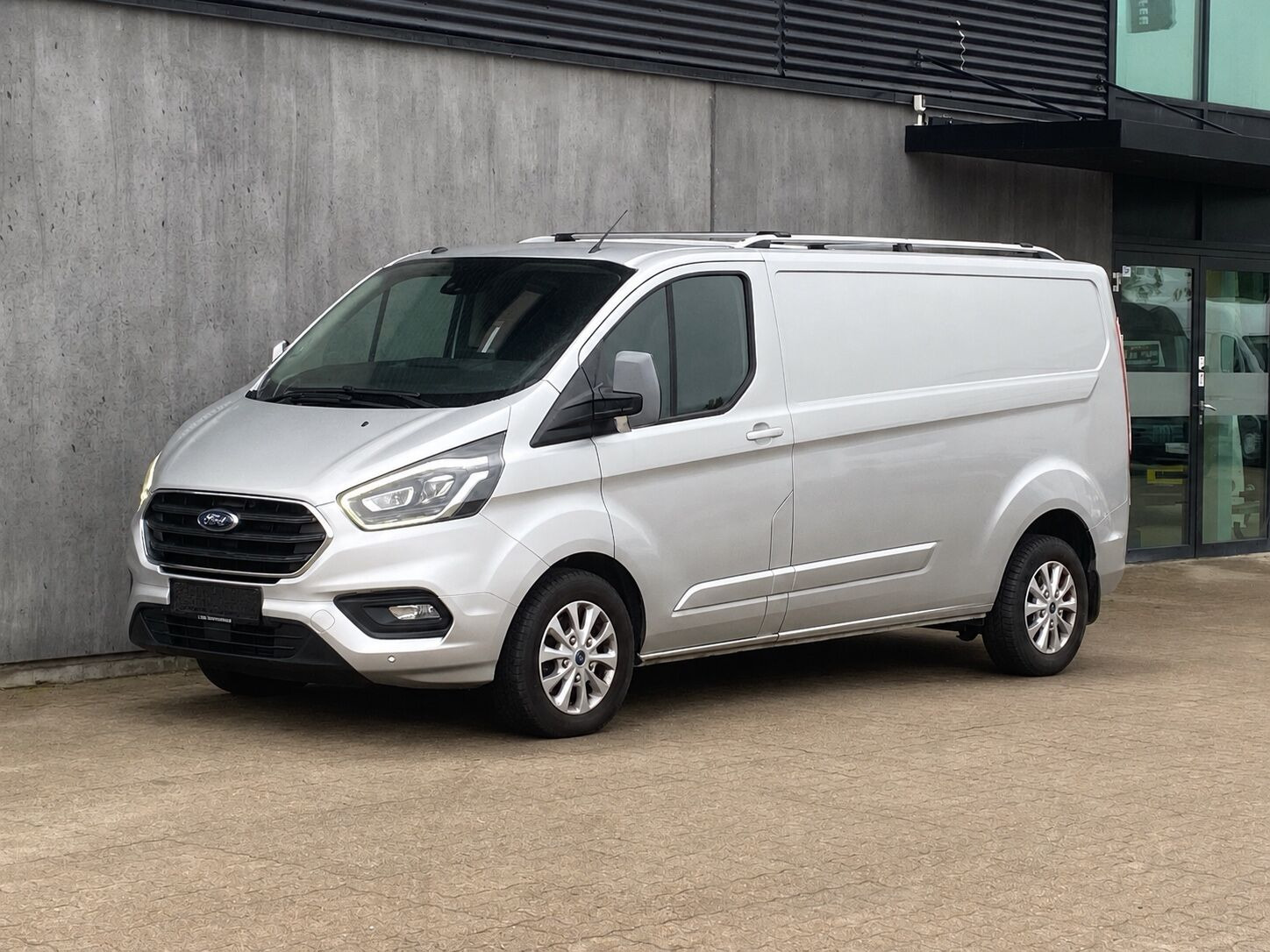 Ford Transit Custom 2,0 340 L2H1 TDCi Limited 170HK Van 6g Aut.