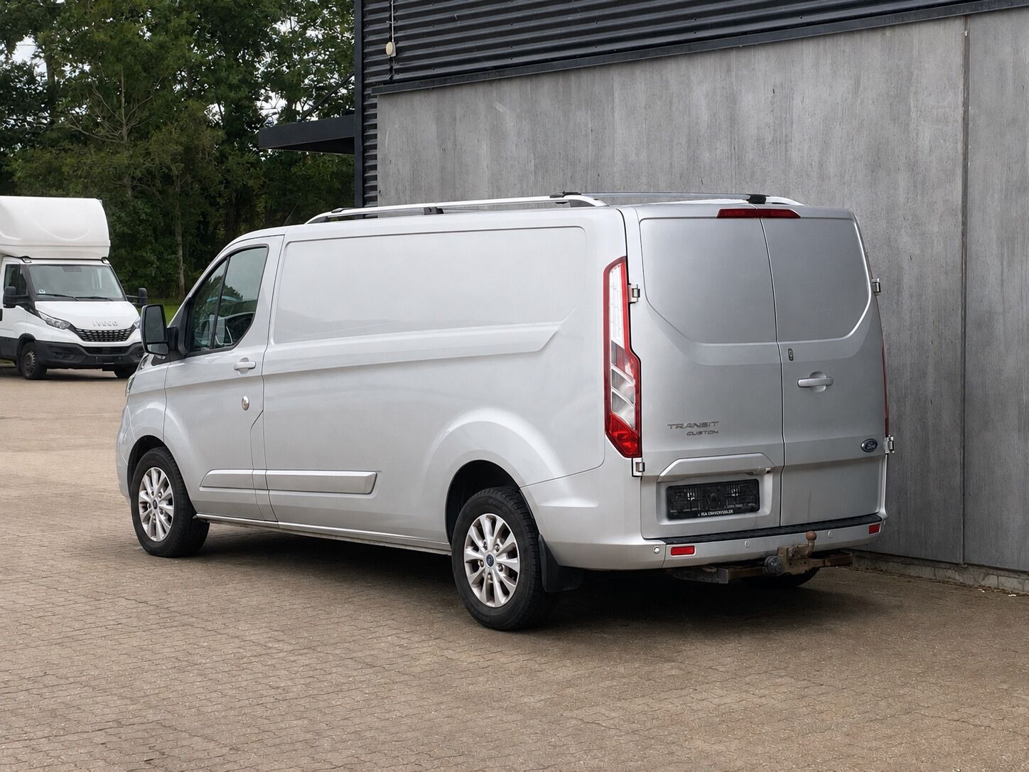 Sølv Ford Transit Custom fra 2019