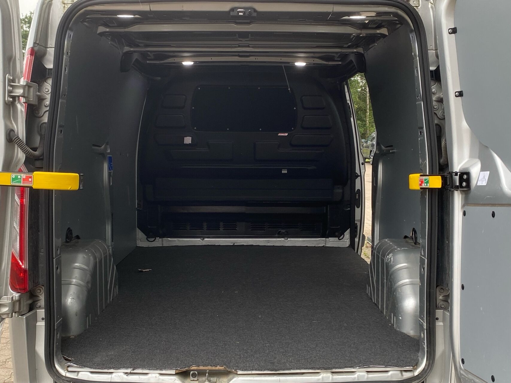 Sølv Ford Transit Custom fra 2019