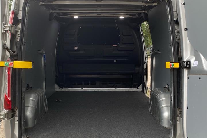 Sølv Ford Transit Custom fra 2019