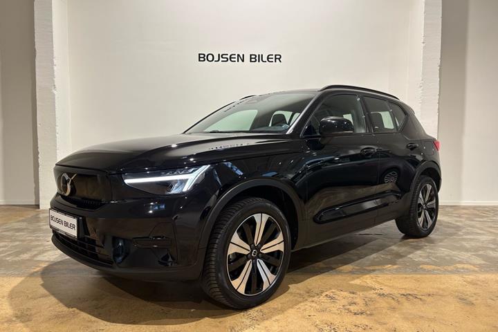 Sort Volvo XC40 fra 2023 set udefra