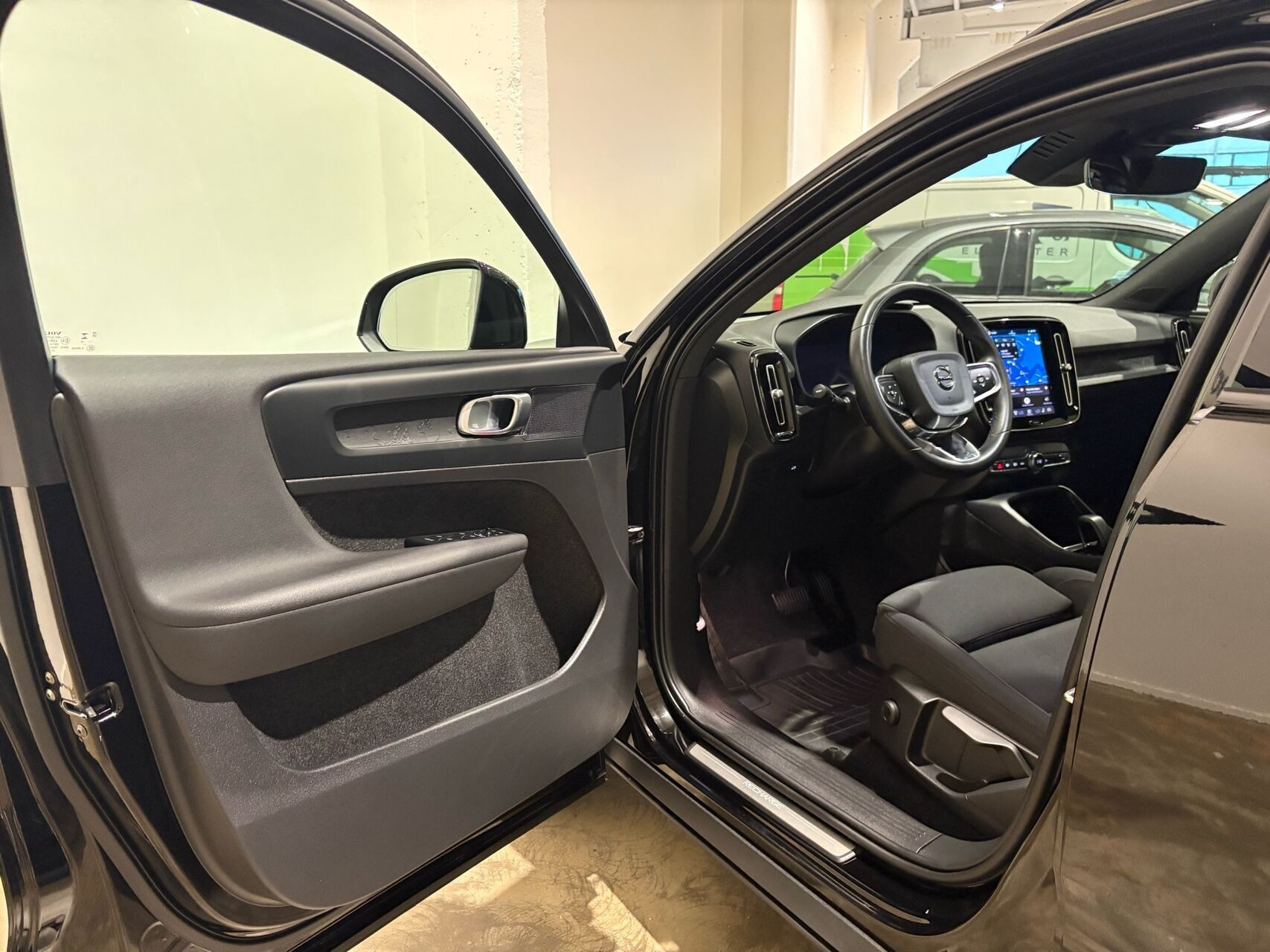 Sort Volvo XC40 fra 2023