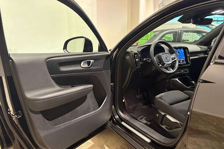 Sort Volvo XC40 fra 2023