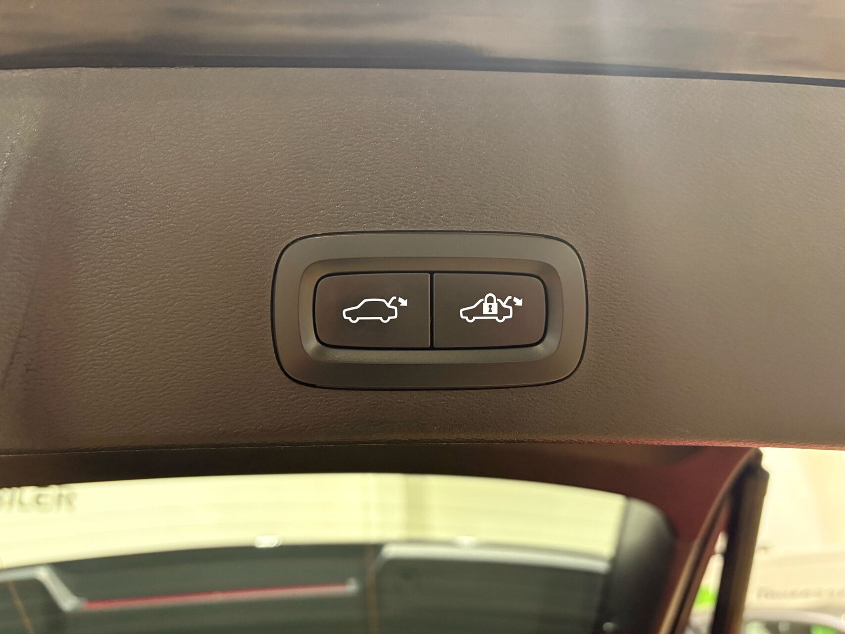 Sort Volvo XC40 fra 2023