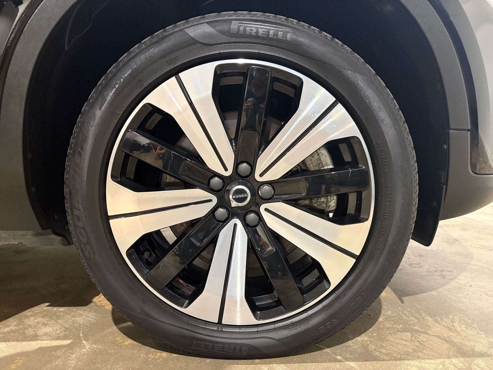 Sort Volvo XC40 fra 2023