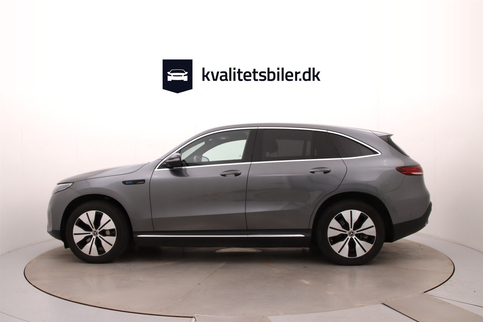 Grå Mercedes EQC 400 fra 2023