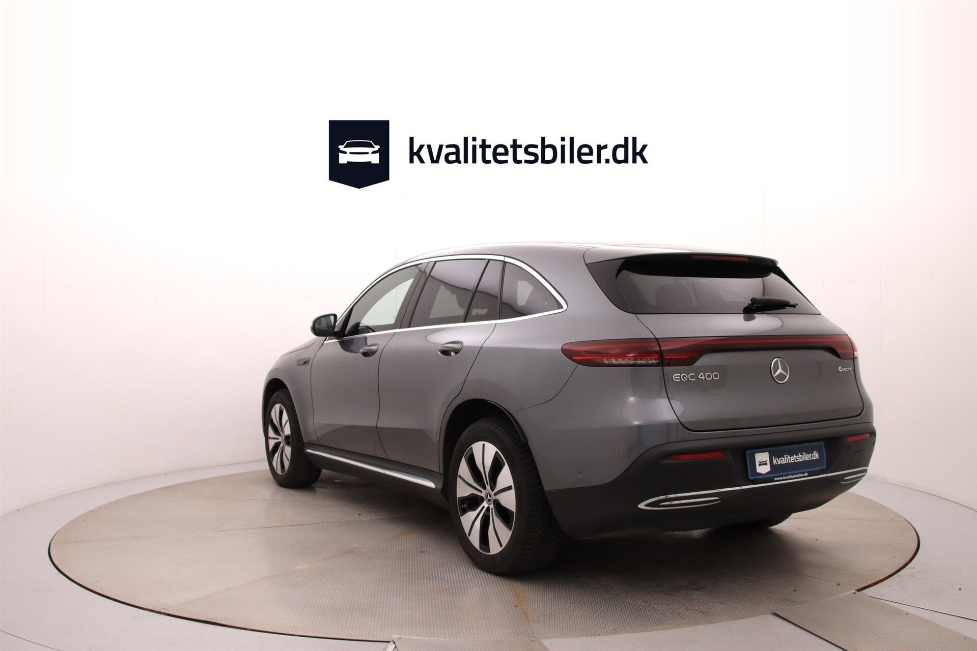 Grå Mercedes EQC 400 fra 2023