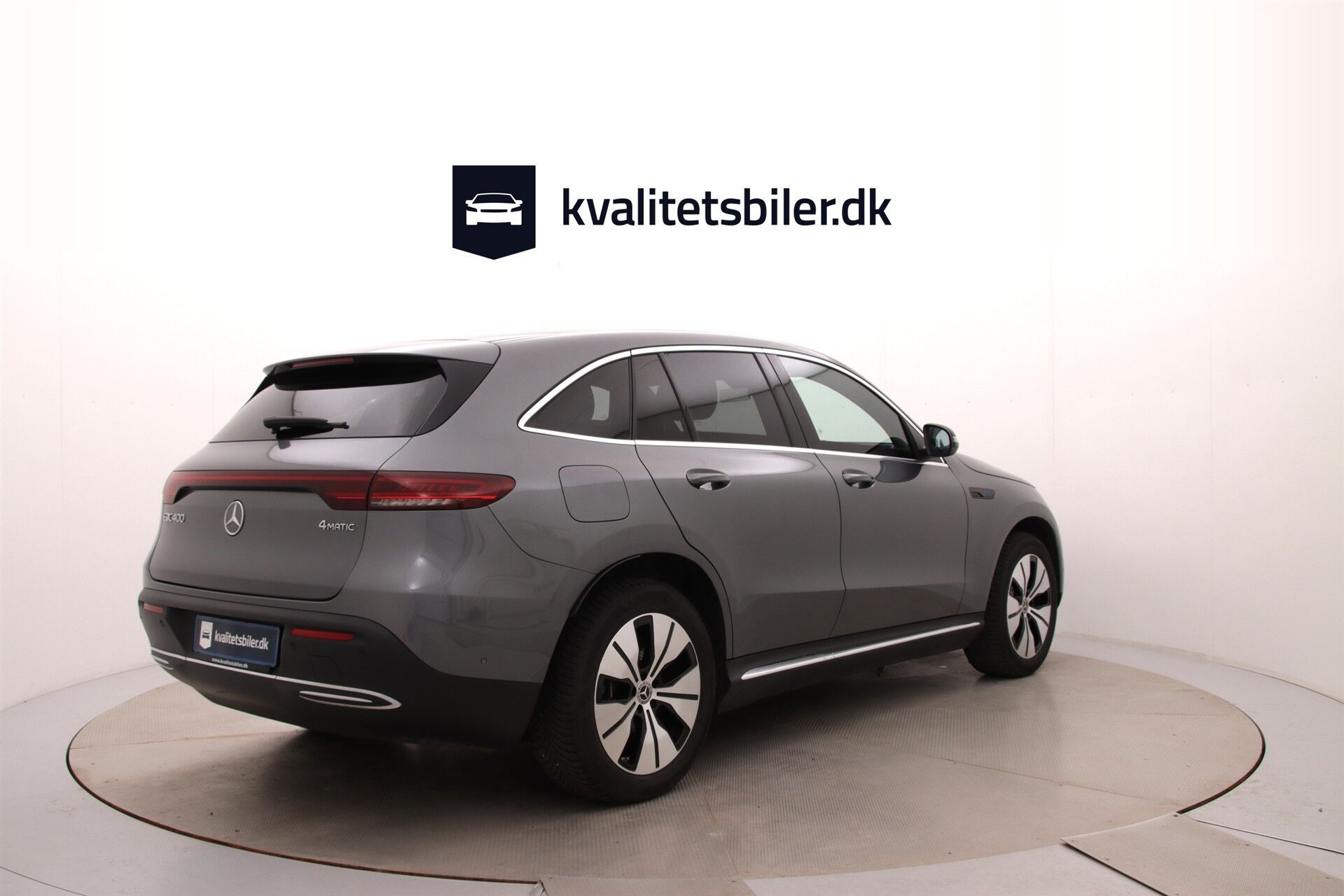 Grå Mercedes EQC 400 fra 2023